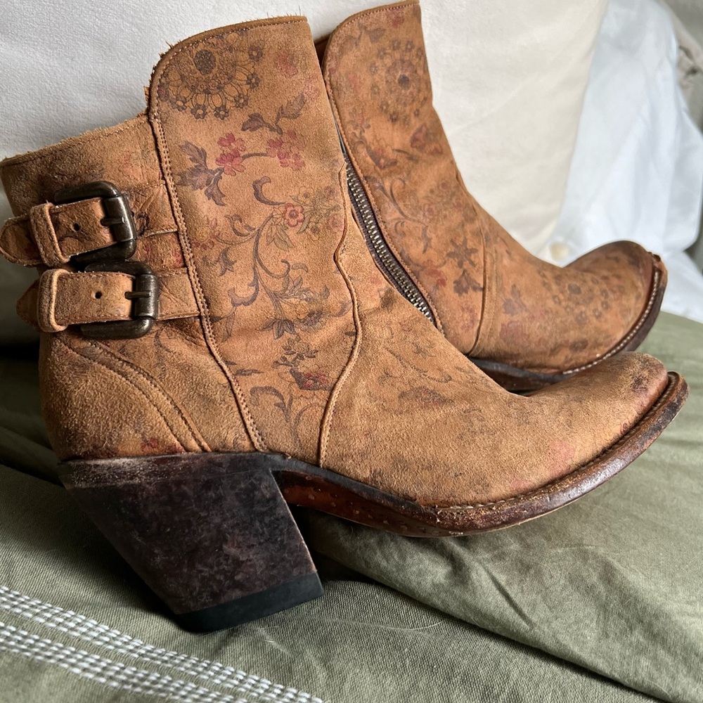 Lucchese Catalina Brown Floral Leather Boots | Size 7.5
